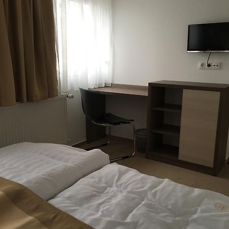 Tuenderfatyol**** Szallodahajo Abádszalók Bagian luar foto