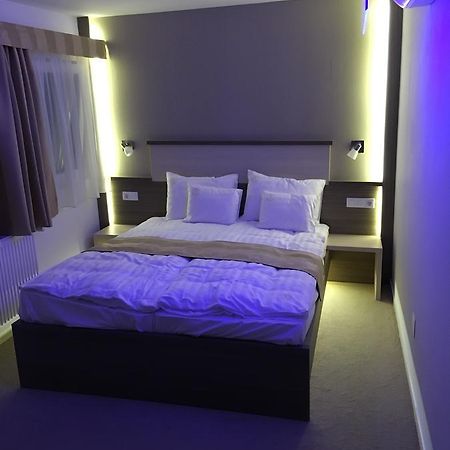 Tuenderfatyol**** Szallodahajo Abádszalók Bagian luar foto