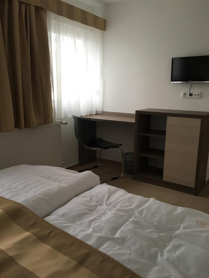 Tuenderfatyol**** Szallodahajo Abádszalók Bagian luar foto