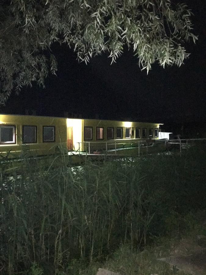 Tuenderfatyol**** Szallodahajo Abádszalók Bagian luar foto