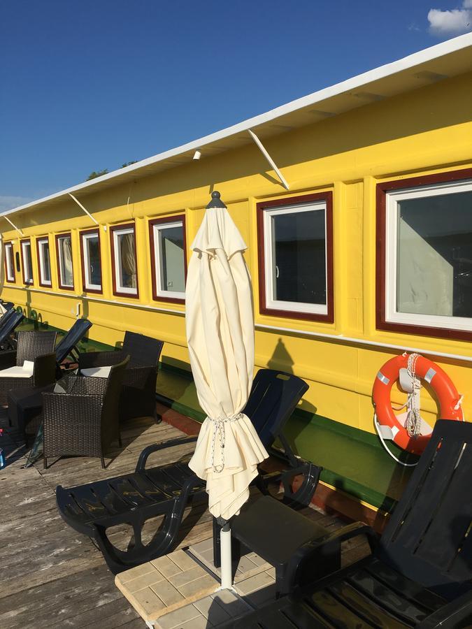 Tuenderfatyol**** Szallodahajo Abádszalók Bagian luar foto