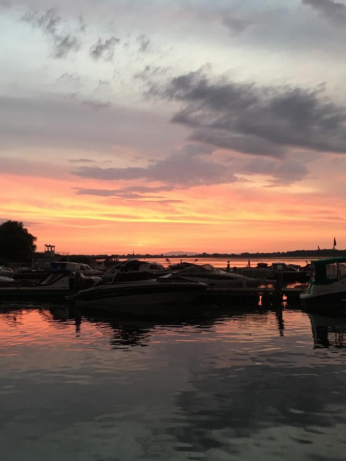 Tuenderfatyol**** Szallodahajo Abádszalók Bagian luar foto