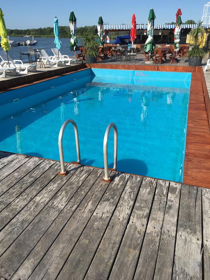 Tuenderfatyol**** Szallodahajo Abádszalók Bagian luar foto